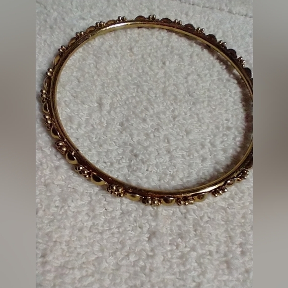 Goldtone floral flower 💐🌹 bangle bracelet - Picture 2 of 3